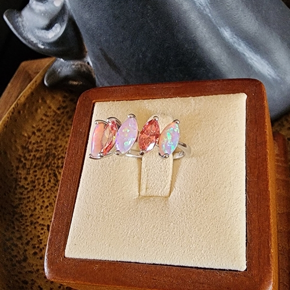 Kohl's Collection 5 stone pink opal and CZ size 7 ring NWOT Sterling Silver - Picture 2 of 4